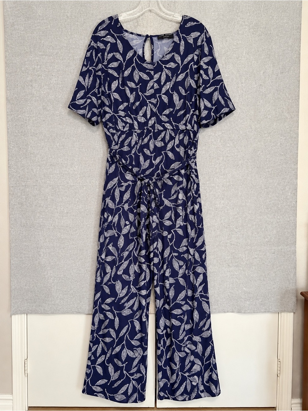 Lane Bryant SS Navy and White Leaf-Print Jumpsuit with Waist Tie Sz 22/24